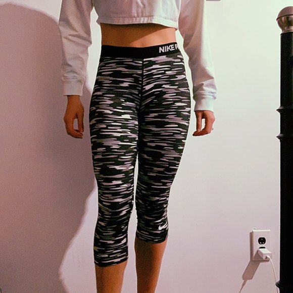 NIke Pro Dri-FIT Camo Crops - Picture 1 of 5